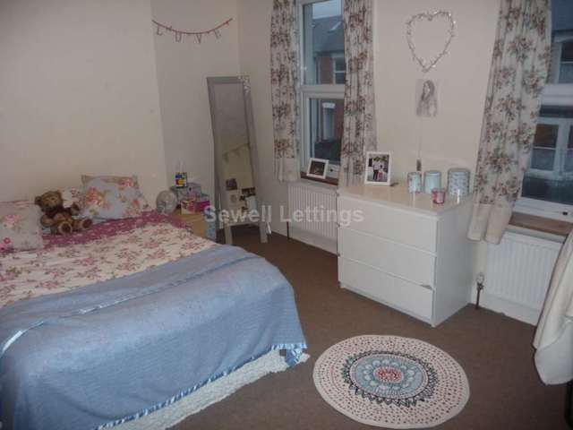  Image of 4 bedroom Detached house to rent in Blenheim Road Reading RG1 at Blenheim Road  Reading, RG1 5NQ