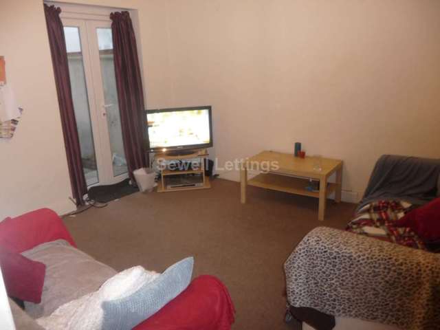  Image of 4 bedroom Detached house to rent in Blenheim Road Reading RG1 at Blenheim Road  Reading, RG1 5NQ