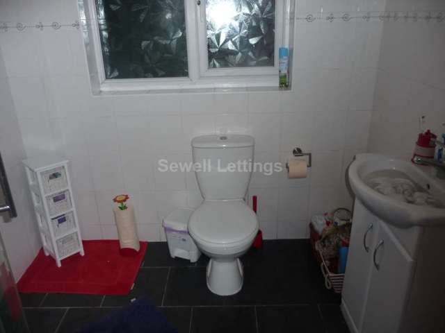  Image of 4 bedroom Detached house to rent in Blenheim Road Reading RG1 at Blenheim Road  Reading, RG1 5NQ