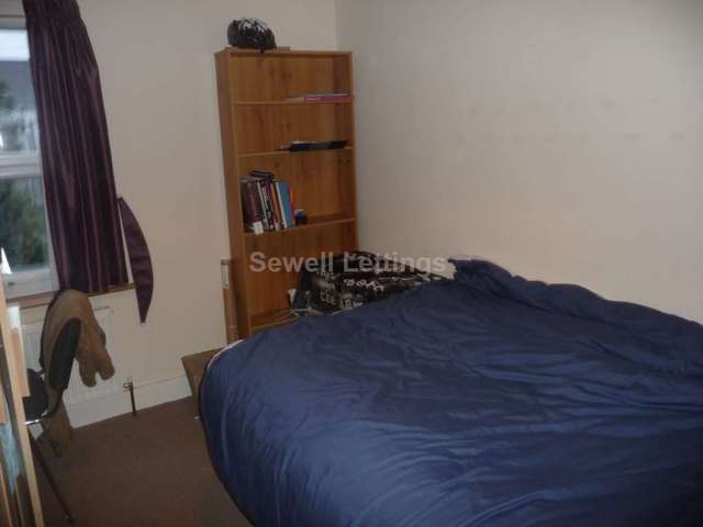  Image of 4 bedroom Detached house to rent in Blenheim Road Reading RG1 at Blenheim Road  Reading, RG1 5NQ