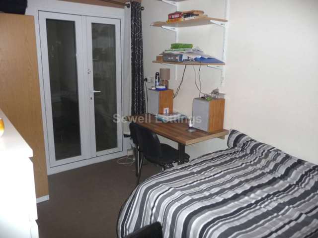  Image of 6 bedroom Detached house to rent in Blenheim Road Reading RG1 at Blenheim Road  Reading, RG1 5NG