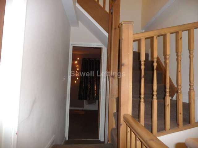  Image of 6 bedroom Detached house to rent in Blenheim Road Reading RG1 at Blenheim Road  Reading, RG1 5NG