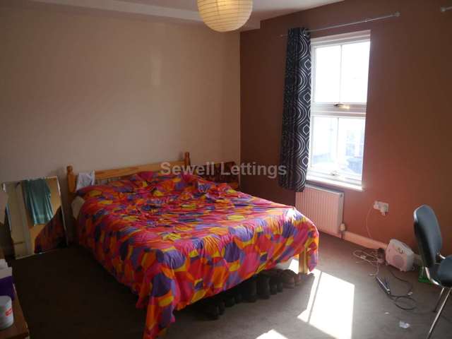  Image of 6 bedroom Detached house to rent in Blenheim Road Reading RG1 at Blenheim Road  Reading, RG1 5NG