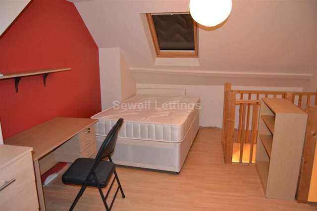  Image of 3 bedroom Detached house to rent in Blenheim Gardens Reading RG1 at Blenhiem Gardens  Reading, RG1 5QG