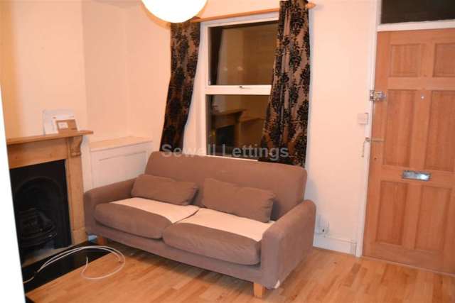  Image of 3 bedroom Detached house to rent in Blenheim Gardens Reading RG1 at Blenhiem Gardens  Reading, RG1 5QG
