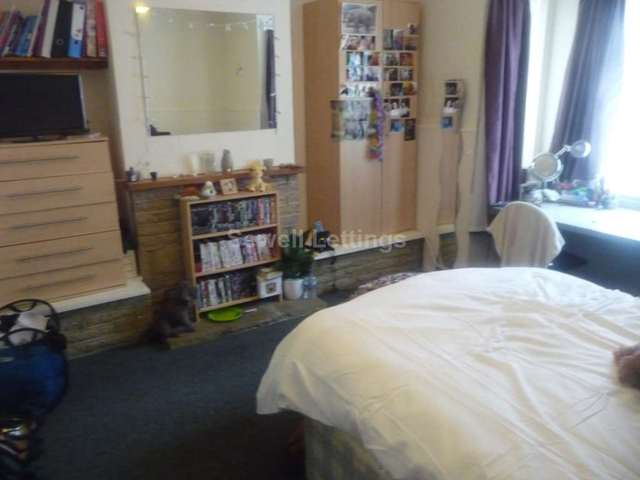  Image of 5 bedroom Detached house to rent in Blenheim Road Reading RG1 at Blenhiem Road  Reading, RG1 5NG