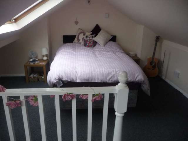  Image of 5 bedroom Detached house to rent in Blenheim Road Reading RG1 at Blenhiem Road  Reading, RG1 5NG