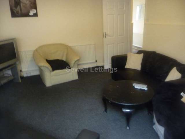  Image of 5 bedroom Detached house to rent in Blenheim Road Reading RG1 at Blenhiem Road  Reading, RG1 5NG