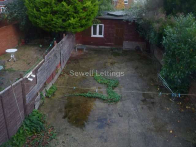  Image of 5 bedroom Detached house to rent in Blenheim Road Reading RG1 at Blenhiem Road  Reading, RG1 5NG