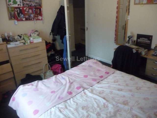 Image of 5 bedroom Detached house to rent in Blenheim Road Reading RG1 at Blenhiem Road  Reading, RG1 5NG
