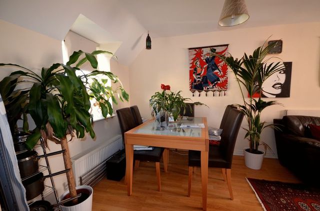  Image of 1 bedroom Flat for sale in Bluebell Way Carterton OX18 at Bluebell Way  Carterton, OX18 1LA