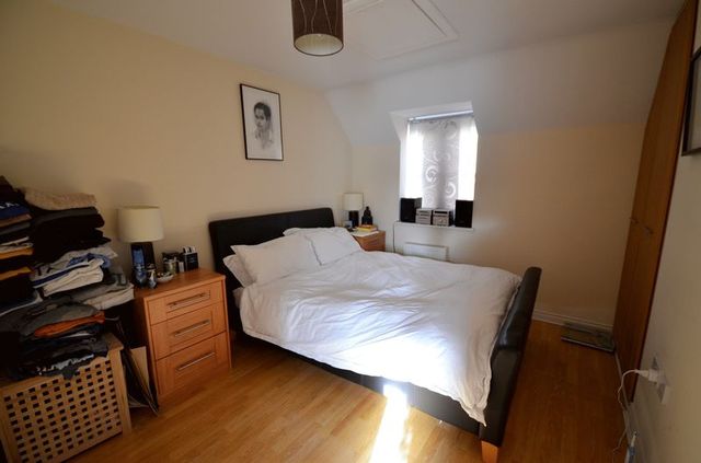  Image of 1 bedroom Flat for sale in Bluebell Way Carterton OX18 at Bluebell Way  Carterton, OX18 1LA