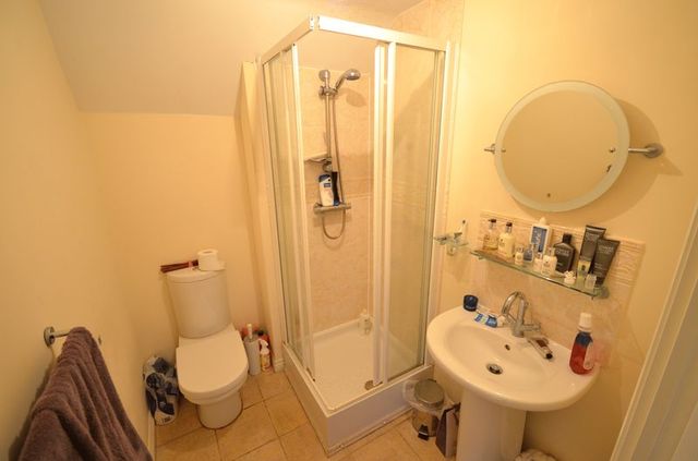  Image of 1 bedroom Flat for sale in Bluebell Way Carterton OX18 at Bluebell Way  Carterton, OX18 1LA