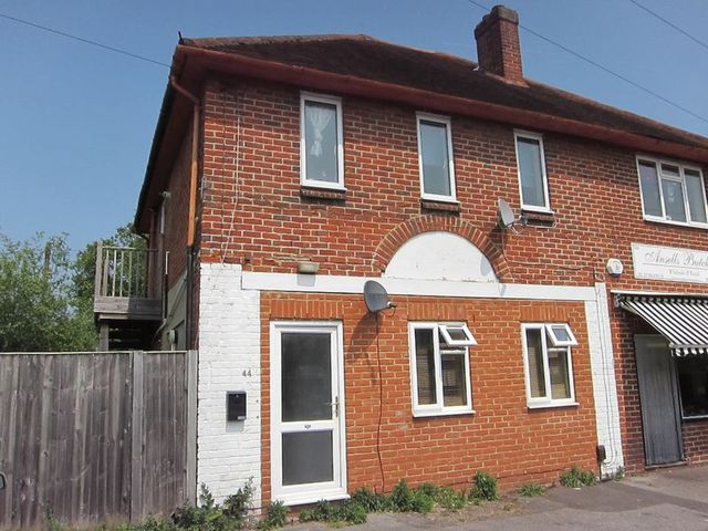  Image of Flat to rent in Bond Street Englefield Green Egham TW20 at Bond Street Englefield Green Egham, TW20 0PY