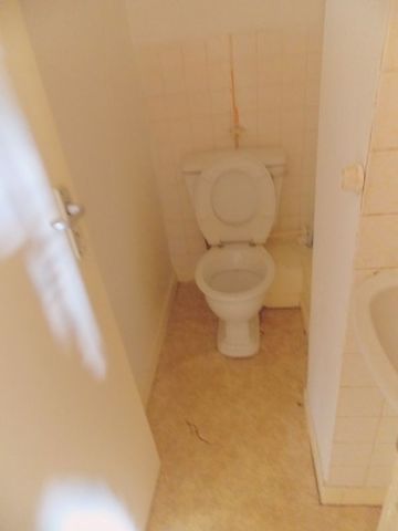 Image of 5 bedroom Terraced house to rent in Bosanquet Close Cowley Uxbridge UB8 at Bosanquet Close  Uxbridge, UB8 3PE
