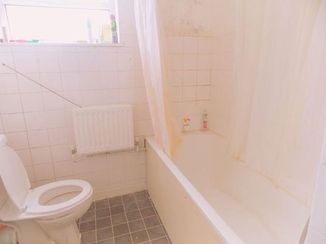  Image of 5 bedroom Terraced house to rent in Bosanquet Close Cowley Uxbridge UB8 at Bosanquet Close  Uxbridge, UB8 3PE