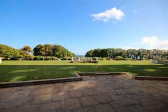  Image of 2 bedroom Flat for sale in Boscombe Cliff Road Pokesdown Bournemouth BH5 at Boscombe Cliff Road  Bournemouth, BH5 1LA
