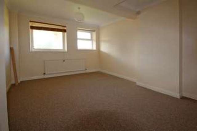  Image of 2 bedroom Flat for sale in Boscombe Cliff Road Pokesdown Bournemouth BH5 at Boscombe Cliff Road  Bournemouth, BH5 1LA