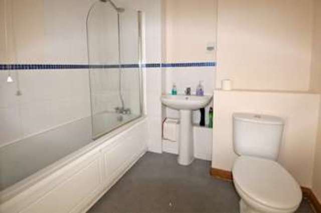  Image of 2 bedroom Flat for sale in Boscombe Cliff Road Pokesdown Bournemouth BH5 at Boscombe Cliff Road  Bournemouth, BH5 1LA