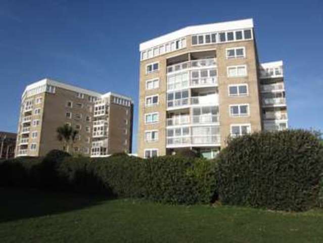  Image of 2 bedroom Flat for sale in Boscombe Cliff Road Pokesdown Bournemouth BH5 at Boscombe Cliff Road  Bournemouth, BH5 1LA