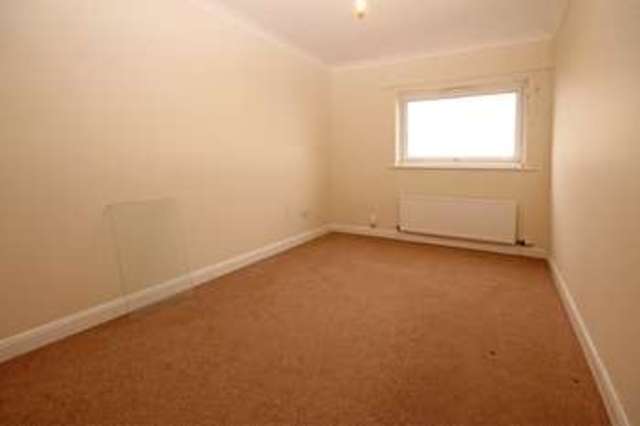  Image of 2 bedroom Flat for sale in Boscombe Overcliff Drive Southbourne Bournemouth BH5 at Boscombe Overcliff Drive  Bournemouth, BH5 1JB