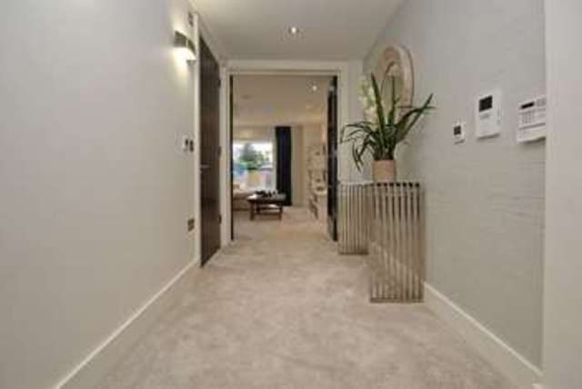  Image of 2 bedroom Flat for sale in Boscombe Overcliff Drive Southbourne Bournemouth BH5 at Boscombe Overcliff Drive  Bournemouth, BH5 2EJ