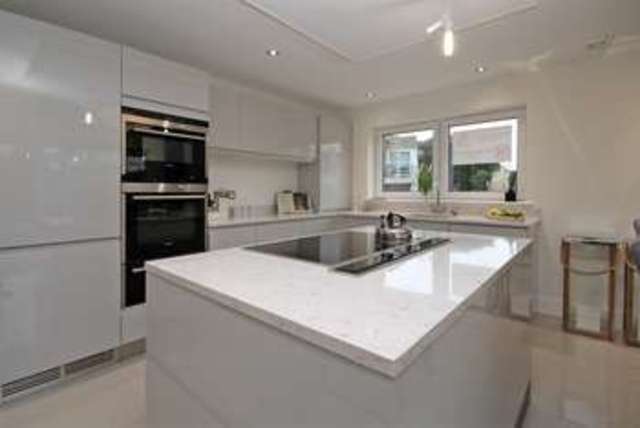 Image of 2 bedroom Flat for sale in Boscombe Overcliff Drive Southbourne Bournemouth BH5 at Boscombe Overcliff Drive  Bournemouth, BH5 2EJ