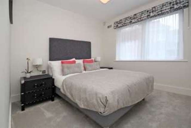  Image of 2 bedroom Flat for sale in Boscombe Overcliff Drive Southbourne Bournemouth BH5 at Boscombe Overcliff Drive  Bournemouth, BH5 2EJ