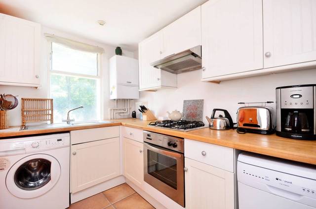  Image of 1 bedroom Flat for sale in Bouverie Road London N16 at Bouverie Road  Stoke Newington, N16 0AJ