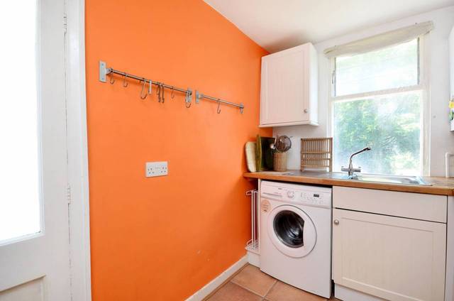  Image of 1 bedroom Flat for sale in Bouverie Road London N16 at Bouverie Road  Stoke Newington, N16 0AJ