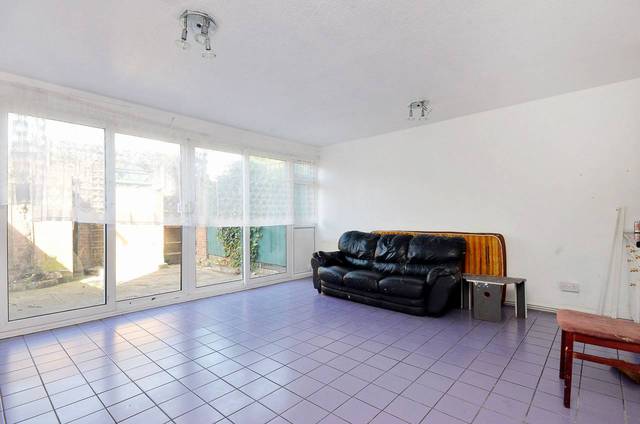  Image of 3 bedroom Maisonette for sale in Bowling Green Row London SE18 at Bowling Green Row  Woolwich, SE18 5LH
