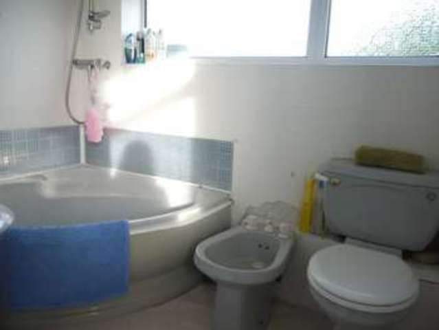  Image of 3 bedroom Semi-Detached house to rent in Hadleigh Gardens Eastleigh SO50 at Hadleigh Gardens  EASTLEIGH, SO50 4NP