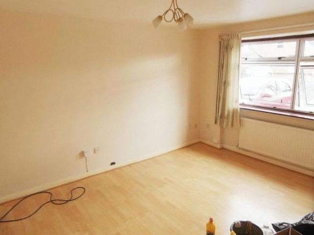  Image of 3 bedroom Semi-Detached house to rent in Buckland Close Eastleigh SO50 at Buckland Close  EASTLEIGH, SO50 4RD