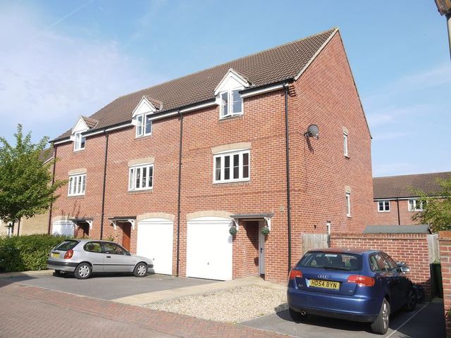  Image of 4 bedroom Terraced house to rent in Crestwood View Eastleigh SO50 at Crestwood View  Eastleigh, SO50 4NF