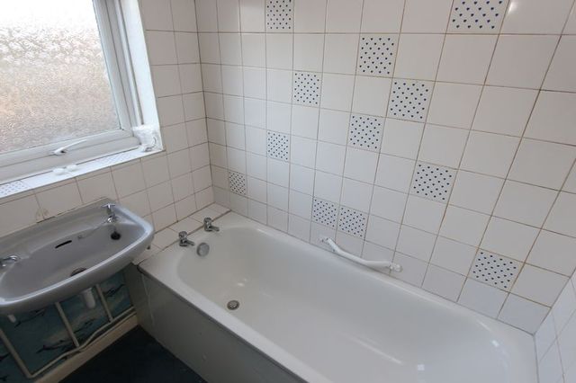  Image of 3 bedroom Semi-Detached house to rent in The Recess Eastleigh SO50 at The Recess  Eastleigh, SO50 4GF