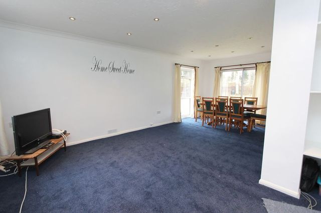  Image of 4 bedroom Detached house to rent in Denbigh Close Eastleigh SO50 at Denbigh Close BOYATT WOOD Eastleigh, SO50 4QN
