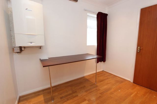  Image of 4 bedroom Detached house to rent in Denbigh Close Eastleigh SO50 at Denbigh Close BOYATT WOOD Eastleigh, SO50 4QN