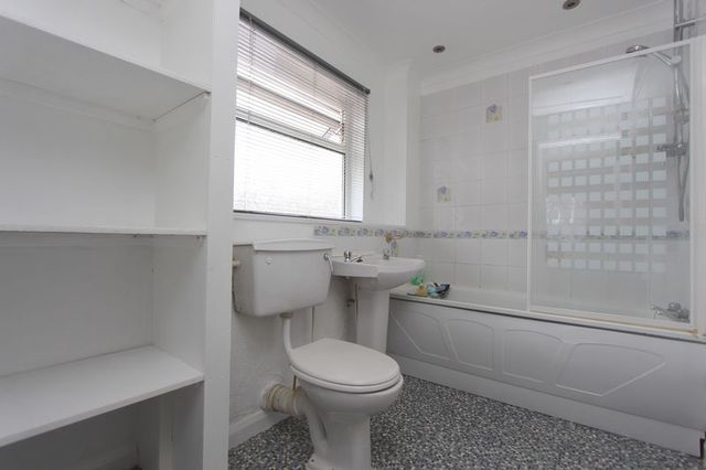  Image of 4 bedroom Detached house to rent in Denbigh Close Eastleigh SO50 at Denbigh Close BOYATT WOOD Eastleigh, SO50 4QN