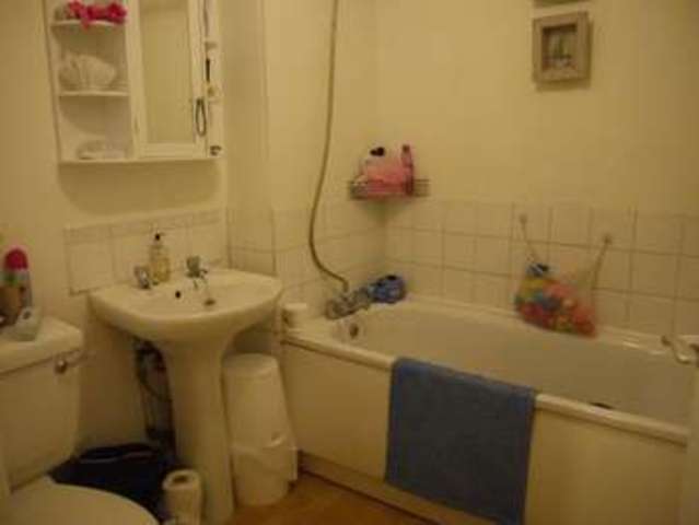  Image of 2 bedroom Terraced house to rent in Harewood Close Eastleigh SO50 at Harewood Close  EASTLEIGH, SO50 4NZ