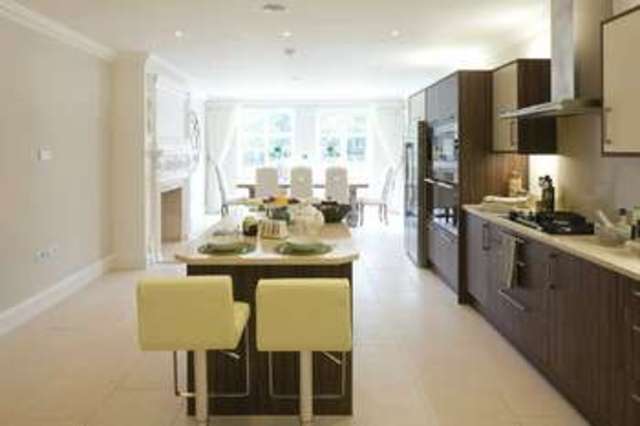  Image of 5 bedroom Detached house for sale in The Woods Northwood HA6 at Oxhey Drive South  Northwood, HA6 3EX