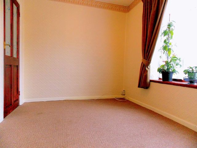  Image of 5 bedroom Semi-Detached house to rent in Bramble Close Uxbridge UB8 at Bramble Close  Uxbridge, UB8 3QE