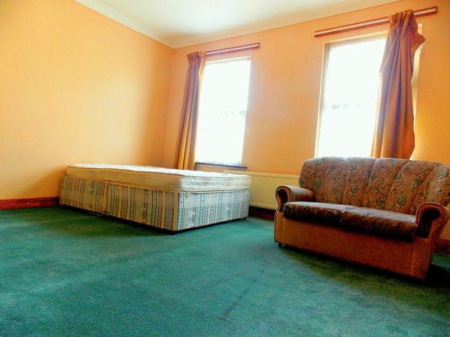  Image of 4 bedroom Terraced house to rent in Bridge Road Cowley Uxbridge UB8 at Bridge Road  Uxbridge, UB8 2QW