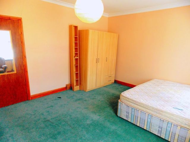  Image of 4 bedroom Terraced house to rent in Bridge Road Cowley Uxbridge UB8 at Bridge Road  Uxbridge, UB8 2QW