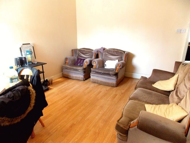  Image of 1 bedroom Property to rent in Bridge Road Cowley Uxbridge UB8 at Bridge Road  Uxbridge, UB8 2QN
