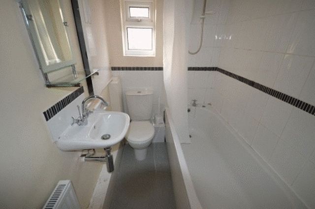  Image of 2 bedroom Terraced house to rent in Briggs Avenue Castleford WF10 at Briggs Avenue  Castleford, WF10 5BB