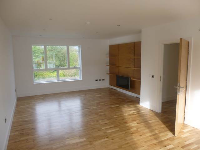  Image of 3 bedroom Detached house to rent in Brighouse Park Cross Edinburgh EH4 at Cramond Edinburgh Edinburgh, EH4 6GZ