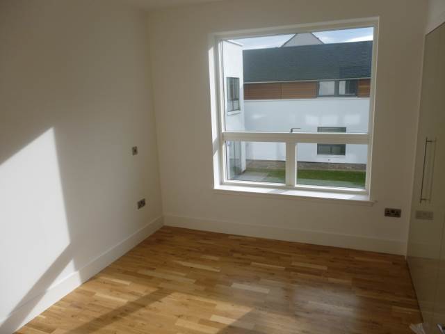  Image of 3 bedroom Detached house to rent in Brighouse Park Cross Edinburgh EH4 at Cramond Edinburgh Edinburgh, EH4 6GZ