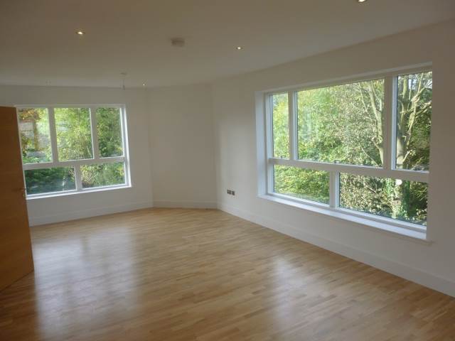  Image of 2 bedroom Flat to rent in Brighouse Park Cross Edinburgh EH4 at Cramond Edinburgh Edinburgh, EH4 6GZ