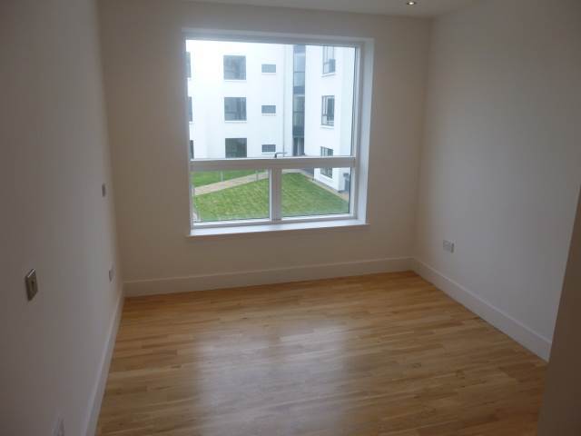  Image of 2 bedroom Flat to rent in Brighouse Park Cross Edinburgh EH4 at Cramond Edinburgh Edinburgh, EH4 6GZ