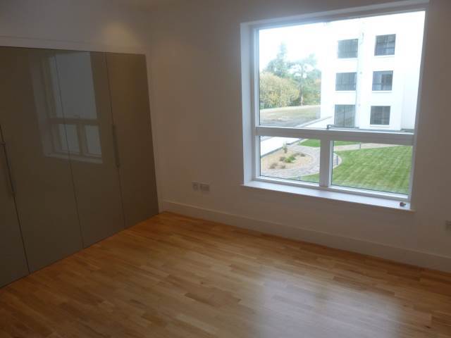  Image of 2 bedroom Flat to rent in Brighouse Park Cross Edinburgh EH4 at Cramond Edinburgh Edinburgh, EH4 6GZ